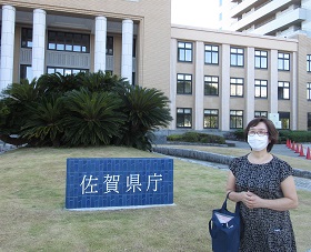 訪問先の佐賀県庁で（10月12日）