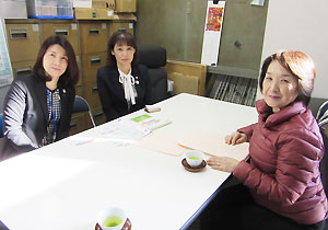 初めて訪問した県教育委員会で意見を交換